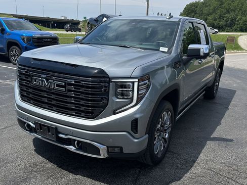 Used 2025 GMC Sierra 1500 Denali Ultimate AWD/4WD image 5