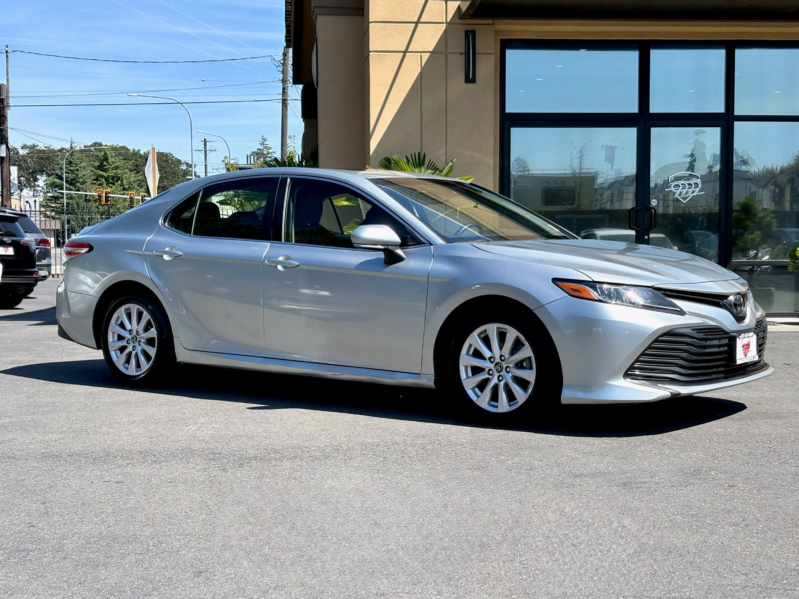 Used 2018 Toyota Camry LE w/ Moonroof Package FWD image 1
