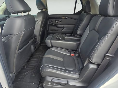 Used 2024 Honda Pilot Touring image 11