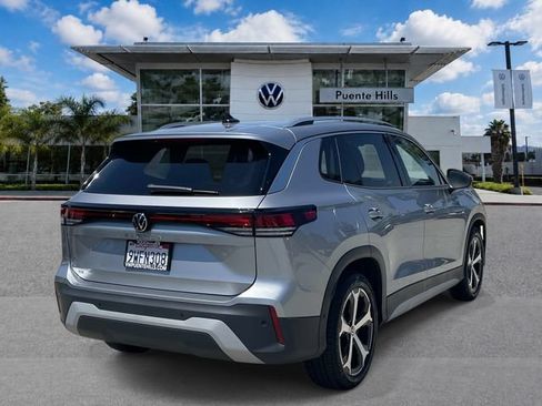 Used 2026 Volkswagen Tiguan SE w/ Panoramic Sunroof Package FWD image 4