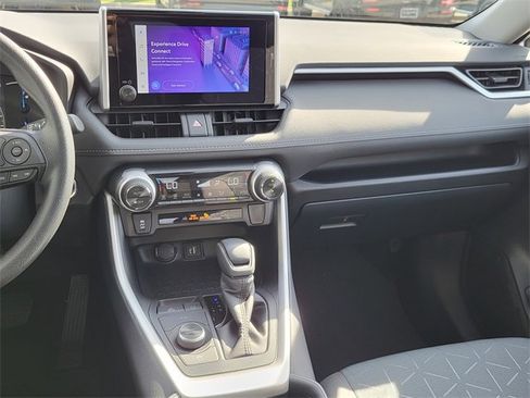 Used 2025 Toyota RAV4 XLE image 33