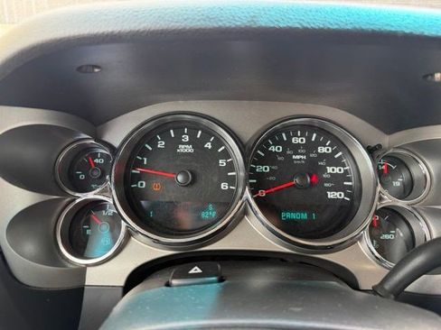 Used 2011 Chevrolet Silverado 2500 LT w/ Interior Plus Package AWD/4WD image 13