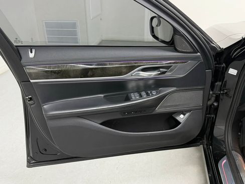 Used 2022 BMW 740i w/ Premium Package RWD image 32