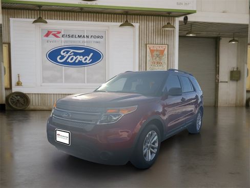 Used 2015 Ford Explorer FWD image 2