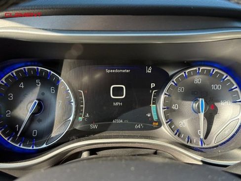 Used 2024 Chrysler Pacifica Touring-L FWD image 27