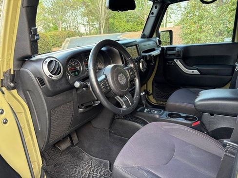 Used 2013 Jeep Wrangler Unlimited Sahara w/ Connectivity Group image 32