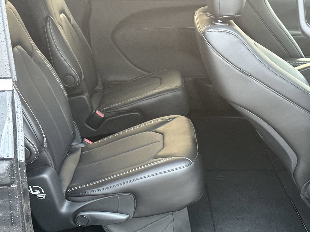 New 2026 Chrysler Pacifica Select FWD image 15