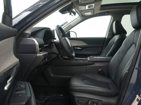 Used 2024 Toyota Grand Highlander Platinum image 21