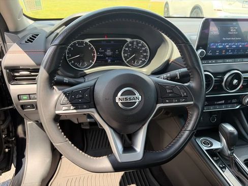 Used 2022 Nissan Sentra SR w/ Lighting Package FWD image 24