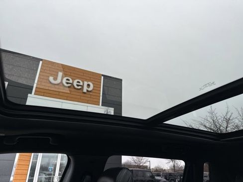 Used 2022 Jeep Compass Altitude w/ Sun and Sound Group image 37