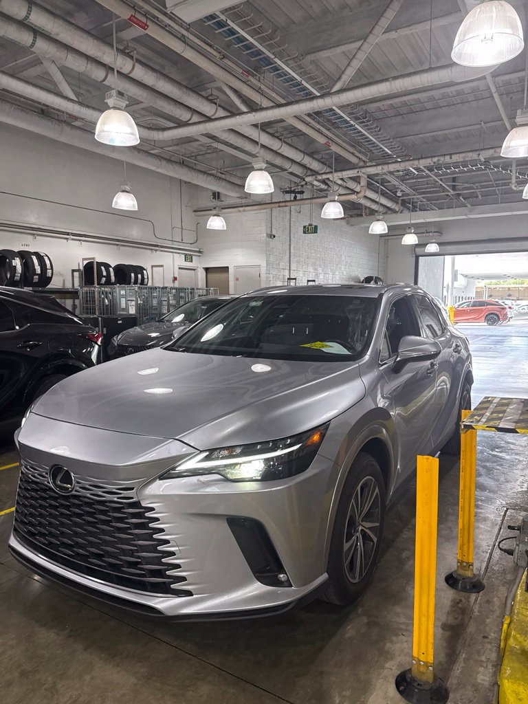Used 2025 Lexus RX 350 Premium w/ Accessory Package (Z1) FWD image 3