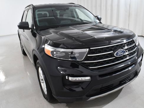 Used 2023 Ford Explorer XLT w/ Equipment Group 202A image 4