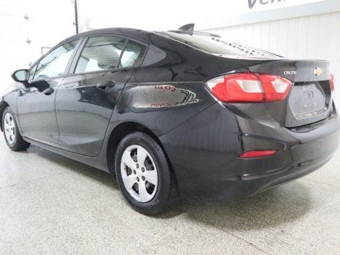 Used 2018 Chevrolet Cruze LS FWD image 3