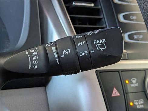 Used 2019 Toyota Highlander LE FWD image 11