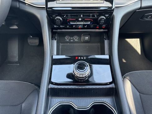 Used 2024 Jeep Grand Cherokee Altitude AWD/4WD image 16