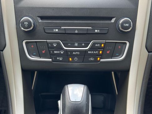 Used 2016 Ford Fusion SE w/ Equipment Group 202A FWD image 15