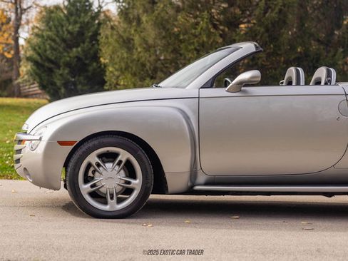 Used 2005 Chevrolet SSR w/ Preferred Equipment Group image 4