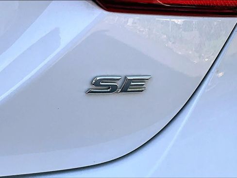 Certified 2022 Toyota Camry SE FWD image 10