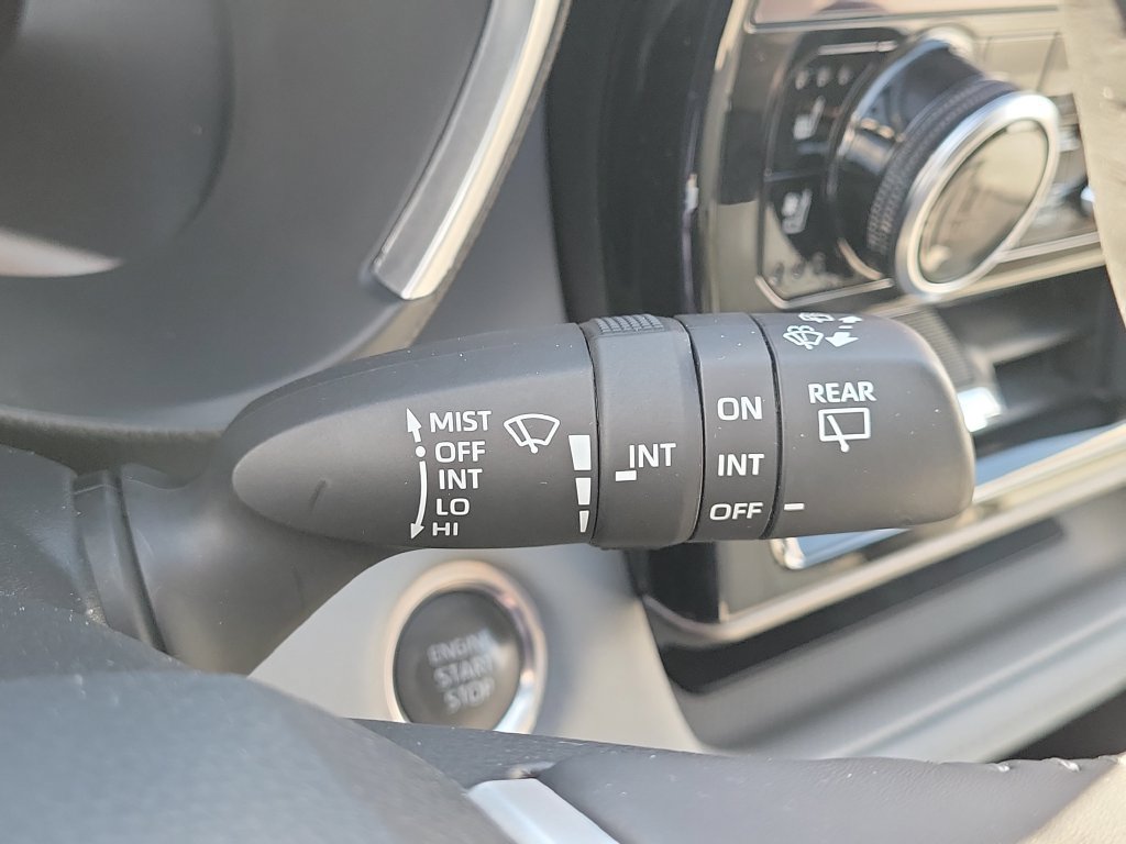 Used 2024 Toyota Highlander Limited FWD image 12