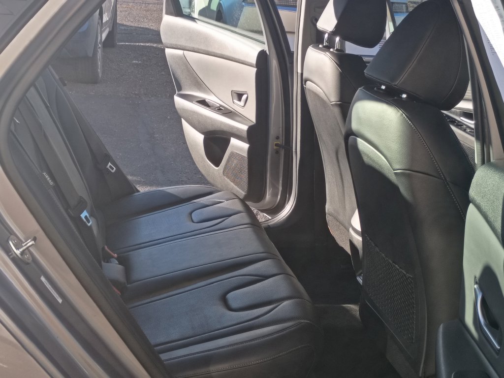 Certified 2025 Hyundai Elantra Limited FWD image 18