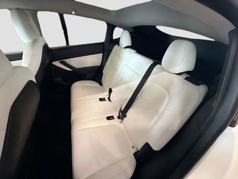 Used 2021 Tesla Model Y Long Range AWD/4WD image 27