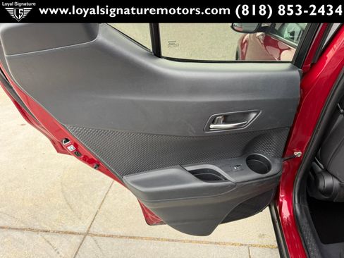 Used 2018 Toyota C-HR XLE FWD image 13