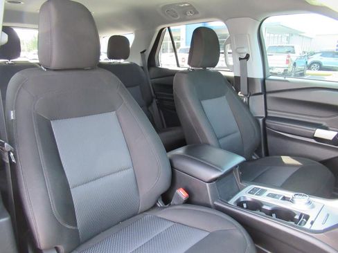 Used 2022 Ford Explorer XLT w/ Class IV Trailer Tow Package image 10