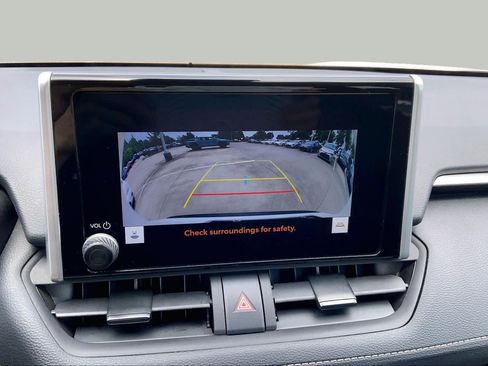 Used 2024 Toyota RAV4 XLE FWD image 28