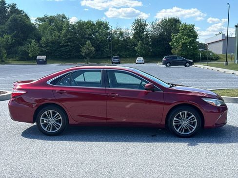Used 2015 Toyota Camry SE w/ Moonroof Package FWD image 9