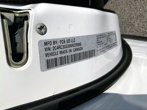 Used 2022 Chrysler Pacifica Limited w/ Uconnect Theater Family Group AWD/4WD image 32