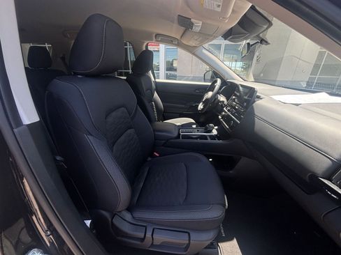 Used 2025 Nissan Pathfinder SV FWD image 44