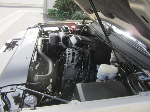 Used 2012 Cadillac Escalade Luxury image 15