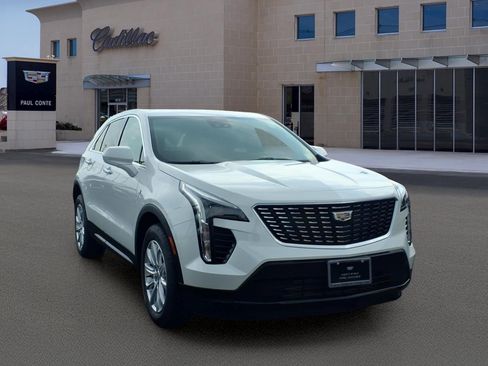 Certified 2023 Cadillac XT4 Luxury w/ Cold Weather Package FWD image 3