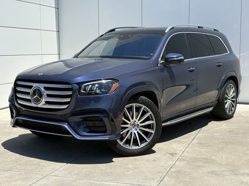 Used 2024 Mercedes-Benz GLS 580 4MATIC image 2