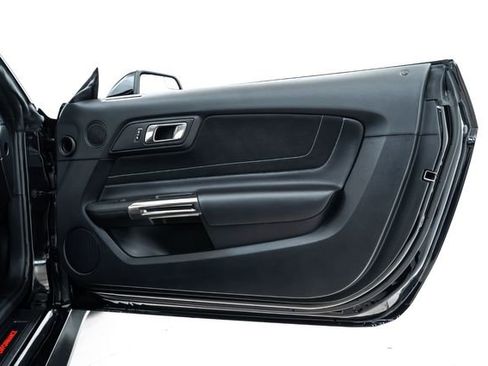 Used 2018 Ford Mustang Shelby GT350 w/ Convenience Package image 24