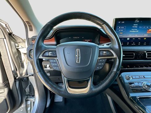 Used 2022 Lincoln Nautilus Reserve image 11