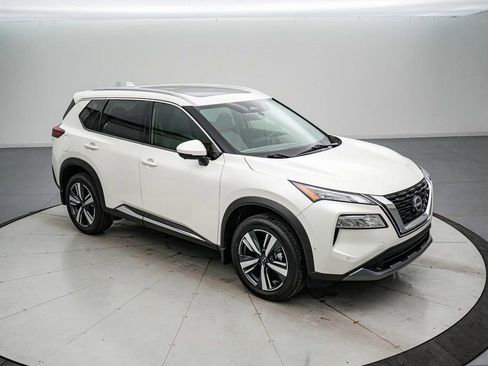 Used 2023 Nissan Rogue SL w/ SL Premium Package image 2