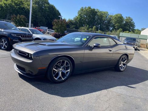 Used 2015 Dodge Challenger R/T w/ Quick Order Package 22B R/T RWD image 3