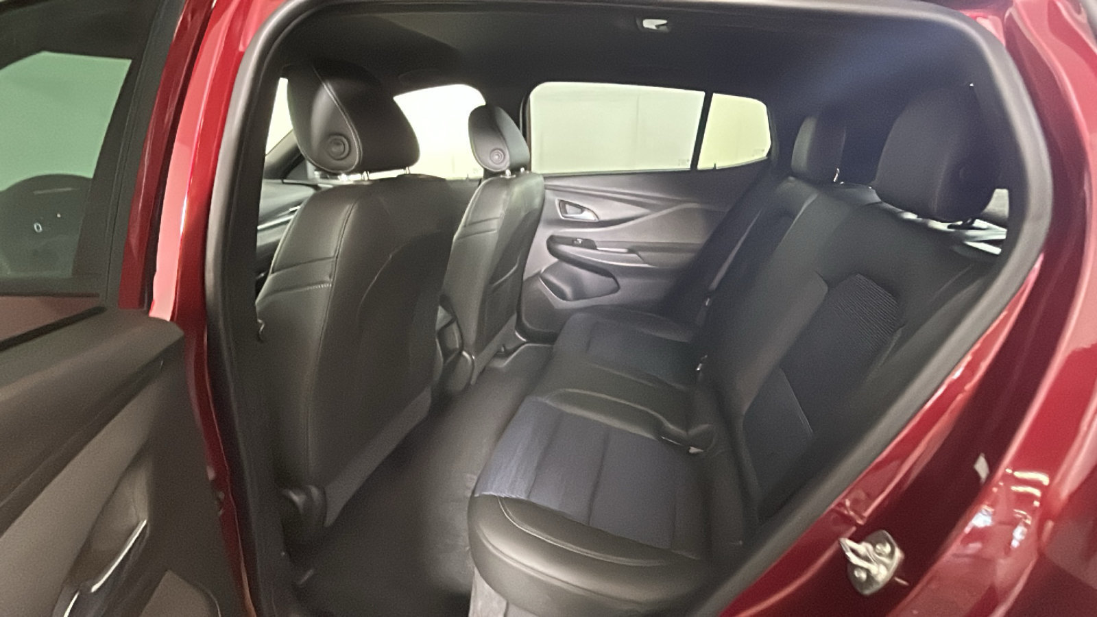 Used 2025 Buick Envista Preferred FWD image 31