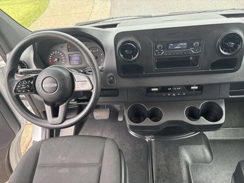 Used 2021 Freightliner Sprinter 3500 RWD image 32