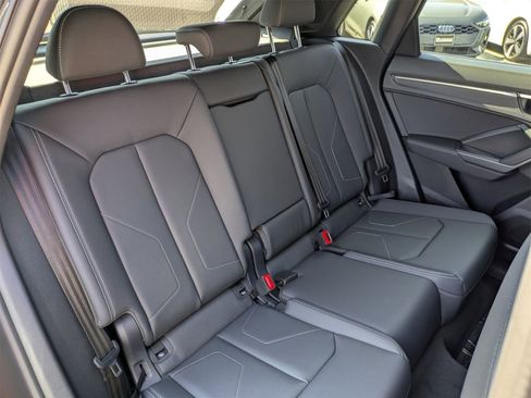 New 2025 Audi Q3 2.0T Premium image 11