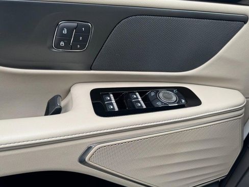 Certified 2024 Lincoln Nautilus Reserve image 25