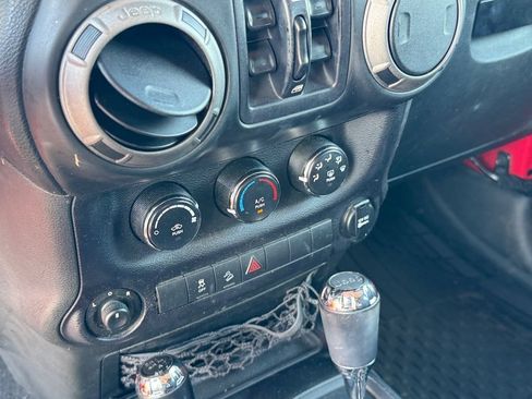 Used 2014 Jeep Wrangler Unlimited Sport w/ Quick Order Package 24S AWD/4WD image 26