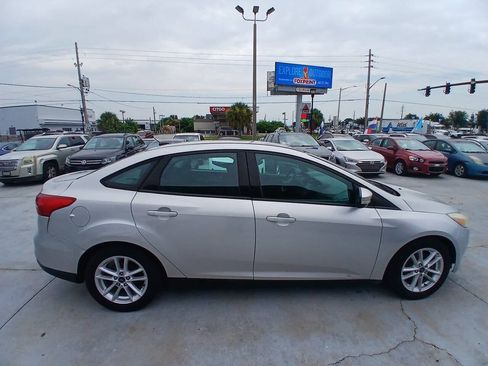 Used 2016 Ford Focus SE FWD image 10