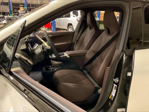 New 2026 BMW iX xDrive60 image 9