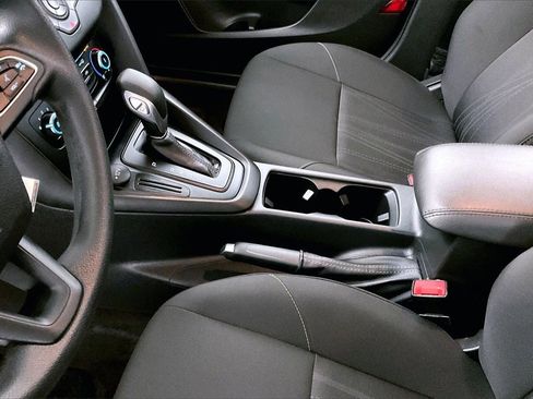Used 2018 Ford Focus SE image 16