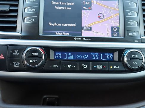 Used 2015 Toyota Highlander XLE image 38