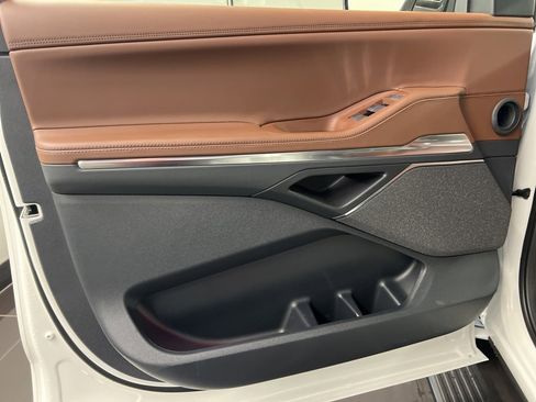 Used 2025 Lincoln Navigator Reserve image 33