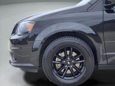 Used 2020 Dodge Grand Caravan SE FWD image 30