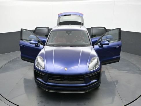 Certified 2025 Porsche Macan image 32